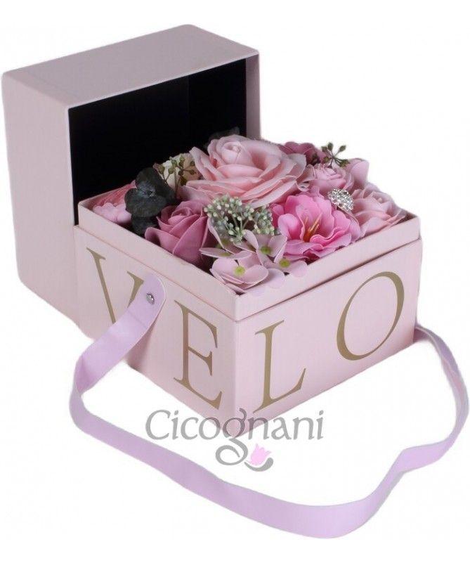 https://www.cicognanisrl.it/159985-large_default/scatola-con-fiori-di-sapone-bianca-con-fiori-rosa.jpg